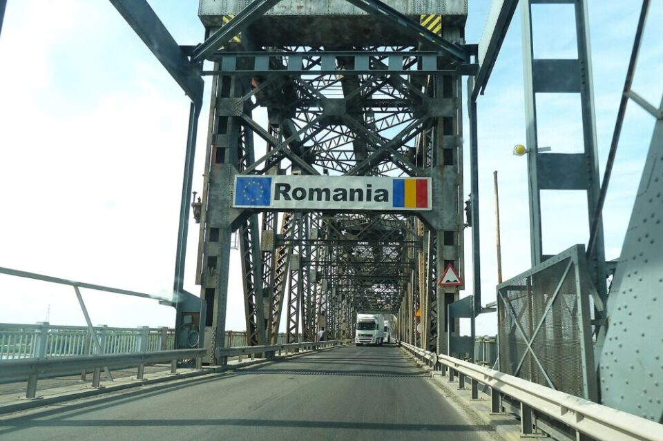 Платното на Дунав мост между Русе и Гюргево